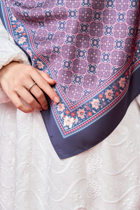 Alhambra - Plum Mosaic