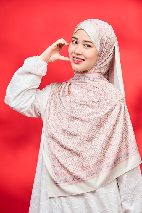 Alhambra - Olive Nuur