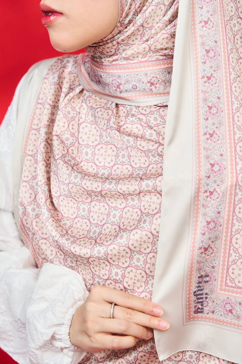 Alhambra - Olive Nuur