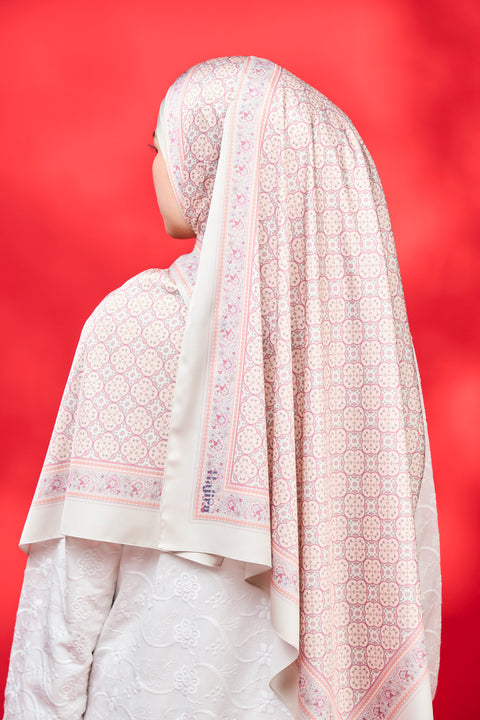 Alhambra - Olive Nuur